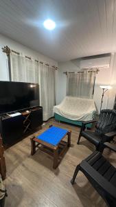 a living room with a bed and a coffee table at Chalet Bilu in Piriápolis