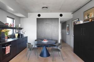a kitchen with a table and chairs in a room at Eastlake Retreat Kingston in Kingston 