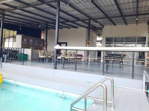a swimming pool with tables and chairs and a table and a swimming pool at Pool&chill kohlarn in Ko Larn