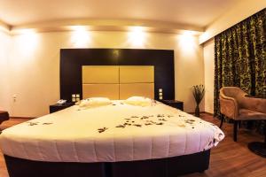 Postel nebo postele na pokoji v ubytování Giotis Boutique Hotel