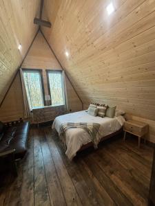 a bedroom with a bed in a log cabin at Eagles Rest in Murray