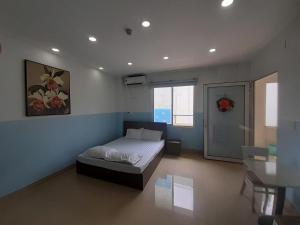 a bedroom with a bed in the middle of a room at Homestay 150 in Ho Chi Minh City