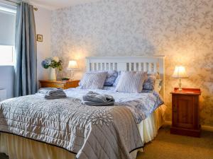 a bedroom with a bed with towels on it at Bank View in Settle +6 photos