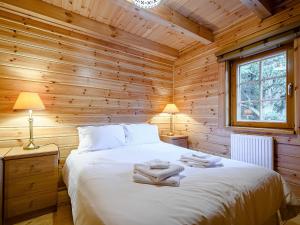 a bedroom with a bed in a wooden cabin at Larch - Uk31134 in Killin +13 photos