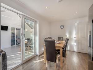 a dining room with a table and chairs at The Beeches in Sea Palling