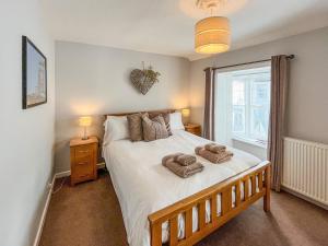 a bedroom with a bed with two towels on it at Return Again in Beaumaris +5 photos