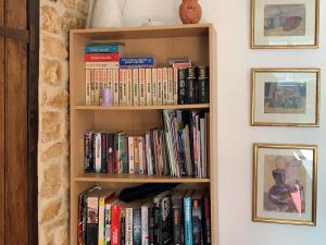 a book shelf filled with books on a wall at Feltham's Cottage - Uk42324 in Horsington