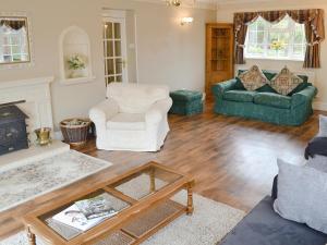 a living room with a couch and a table at New Inn House in Harvington