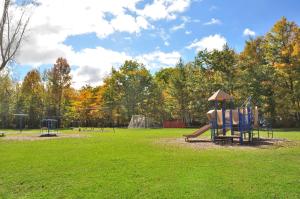 Gallery image of Tranquil Timbers Park Model 7 in Sturgeon Bay