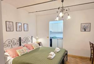 a bedroom with a bed with towels on it at Villa Gioia Civita in Fabriano +29 photos