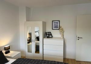 a bedroom with a dresser and a mirror at CityLoft Wlan Zentral in Essen
