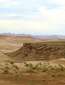 a view of the desert with mountains in the background at Chimgee's Guesthouse & Gobi Tours in Dalandzadgad