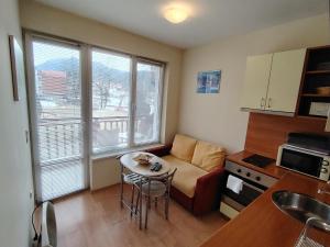 a small living room with a table and a couch at Sunny Studio Eagle Rock in Beli Iskar