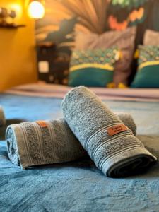 a rolled up towel sitting on top of a bed at Travel Wood in Waulsort