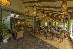 Restaurace v ubytování The Windflower Resort & Spa, Coorg
