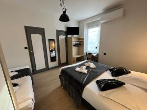 a hotel room with two beds and two mirrors at Le Relax in Boulazac