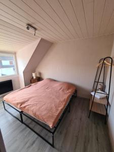 a bed in a room with a ceiling at Les malices d'Ulysse in Péronne