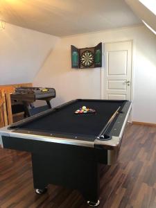 a ping pong table in a living room with at Villa Stolle in Hammarstrand