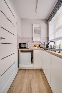 a kitchen with white cabinets and a counter top at Central Platinum Apartments 20 Studio z aneksem kuchennym in Rybnik
