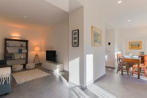 a living room with a table and a room with a dining room at Villa Eugenia - Suite Iris in Carate Urio