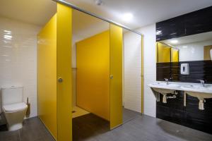 Koupelna v ubytování Albergue Pensión Cima do Lugar