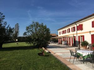 Ca' Tessera Venice Airport外面的花园