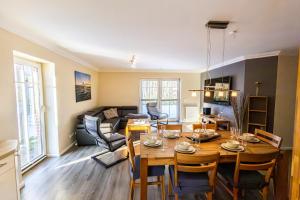 a dining room and living room with a table and chairs at Appartement Dorfluft in Böhl