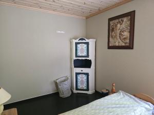 a bedroom with a bed and a shelf with towels at Fjellro appartment in Os
