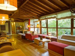 A seating area at Hostal Casa Masip