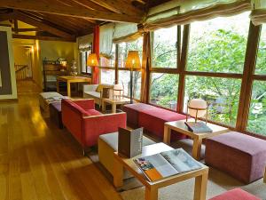 A seating area at Hostal Casa Masip