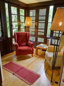 A seating area at Hostal Casa Masip