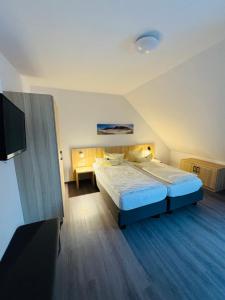 a bedroom with a large bed in a room at Ferienhotel Alter Bahnhof garni in Prerow