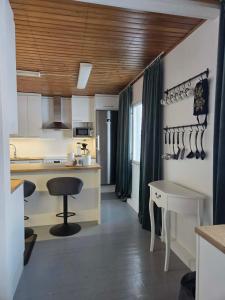 a kitchen with a counter and a table in it at Leinosen Lempi in Ylämylly