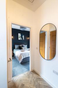 a bedroom with a bed and a mirror at Bignold Park View in Orkney