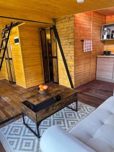 a living room with a coffee table and a kitchen at Finca Milele in Macanal