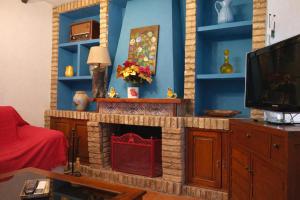 a living room with a fireplace with blue walls at Villas con piscina en Punta Umbría by Villamya in Punta Umbría