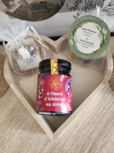a heart shaped box with a jar of a house of whiskers an shop at O'me Wally in Galargues