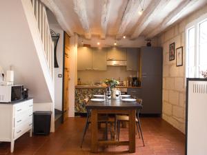 a kitchen and dining room with a table and chairs at Cottage l'Orée du Cher in Chissay-en-Touraine