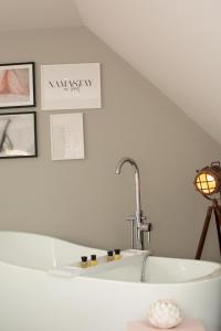 a bathroom with a bath tub and a sink at 1 Bed in Holt oc-1854 in Holt +7 photos
