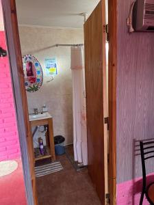 a small bathroom with a shower and a sink at Dormis C la Familia in Malargüe