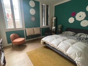 a bedroom with a bed and a green wall at San Clemente guest house in Padova