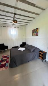 a bedroom with a large bed in a room at Complexo Luquinha in Delfinópolis