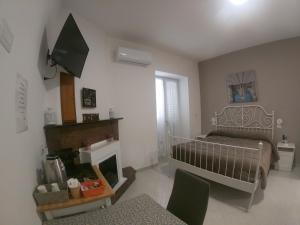 a small bedroom with a bed and a fireplace at B&B Ostello Villafranca in Pignola