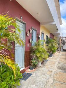 a house with plants on the side of it at Bru&Mar Pousada in Parnaíba