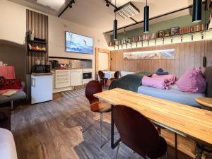 a room with a bed and a table with chairs at Mitten im Zentrum Ferienwohnungen mit sonniger Terrasse in Telfs