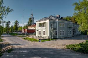 a building on the side of a road at Wärdshuset Liden in Liden