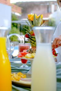 a table with a plate of food and a bowl of fruit at Hotel Termal Rio Hondo in Termas de Río Hondo +60 photos