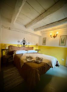 a bedroom with a large bed in a room at Viandanti, Artisti e Sognatori in Comano