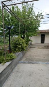 an empty parking lot in front of a building at La Candelora Casa Vacanze in Ticchiena