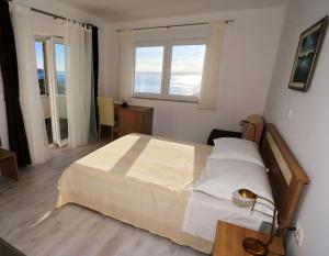 Postel nebo postele na pokoji v ubytování House Natali 70m from the beach - free EV top up